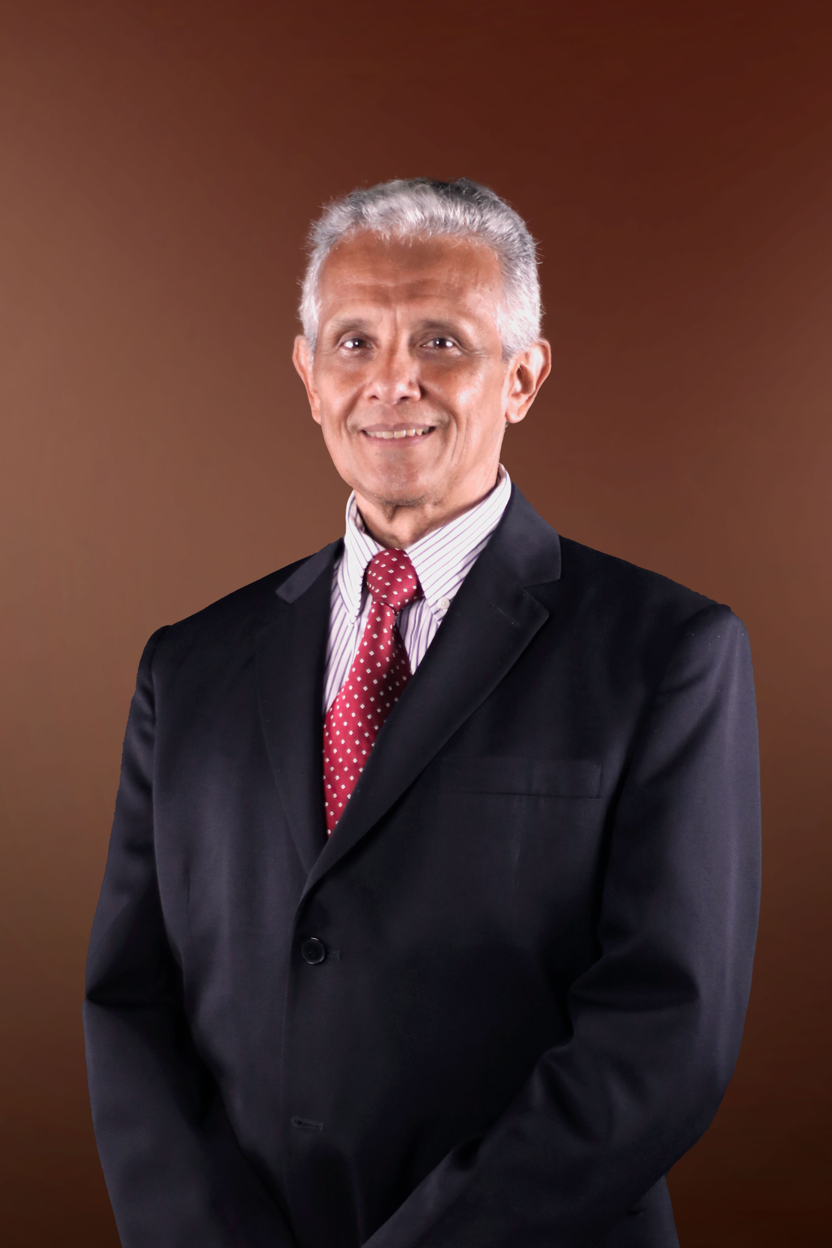Dr. Henry Molina